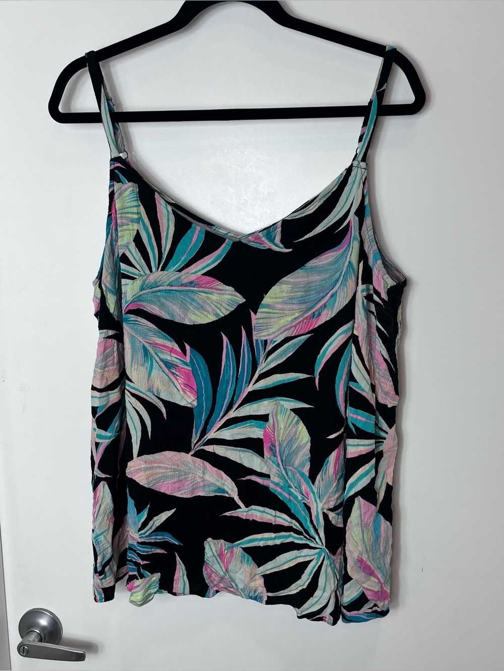 Torrid Sophie V Neck Crinkle Gauze Swing Cami Tank Top Colorful Tropical Leaf 3X